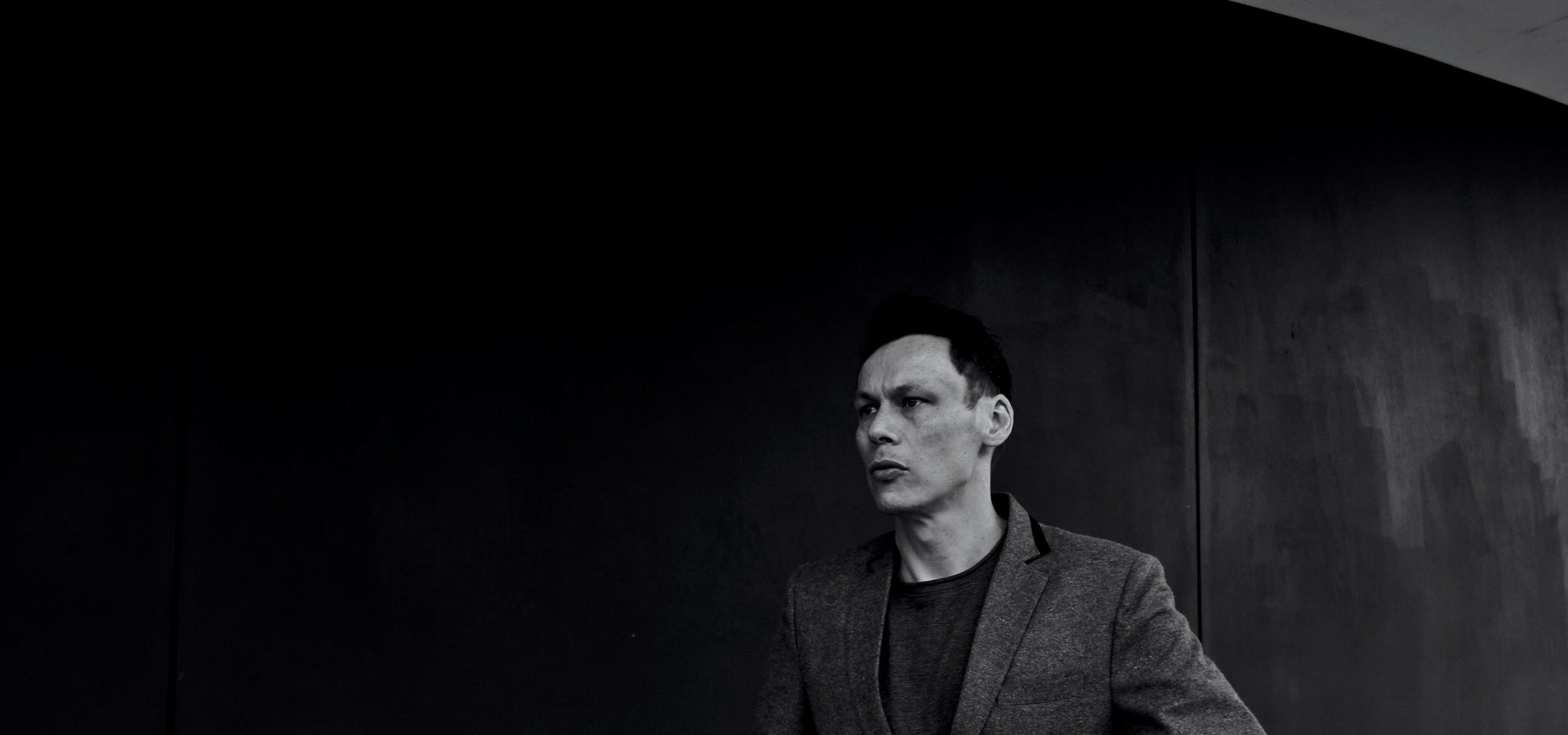 Luke Slater presents The 7th Plain