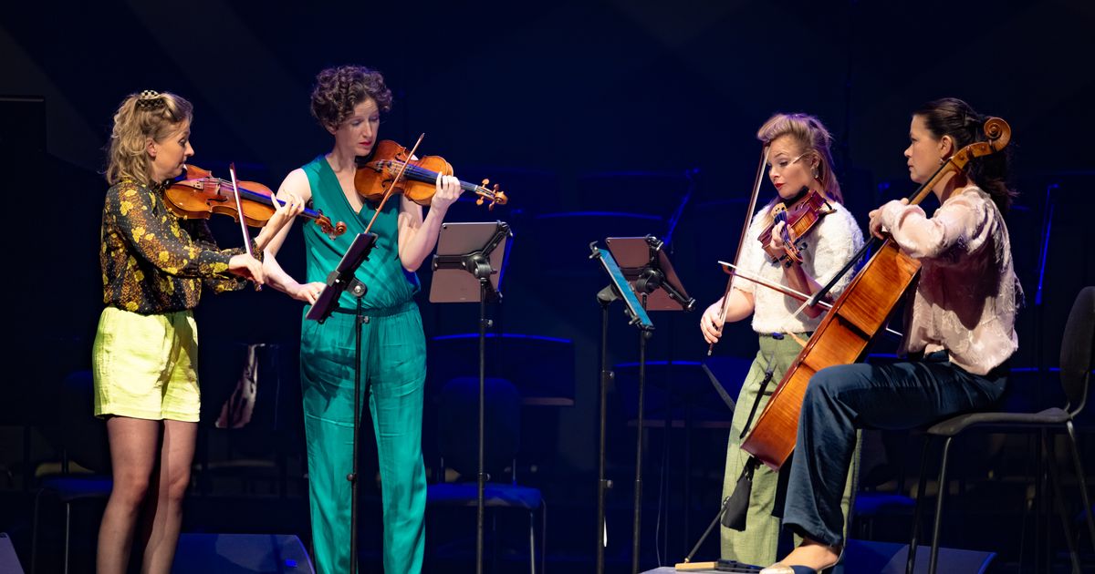 Little Blue Something — Ragazze Quartet + Nationaal Vrouwen Jeugdkoor e.a.