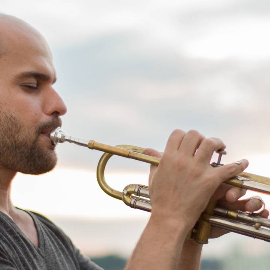 Amir ElSaffar (foto Michael Crommett)