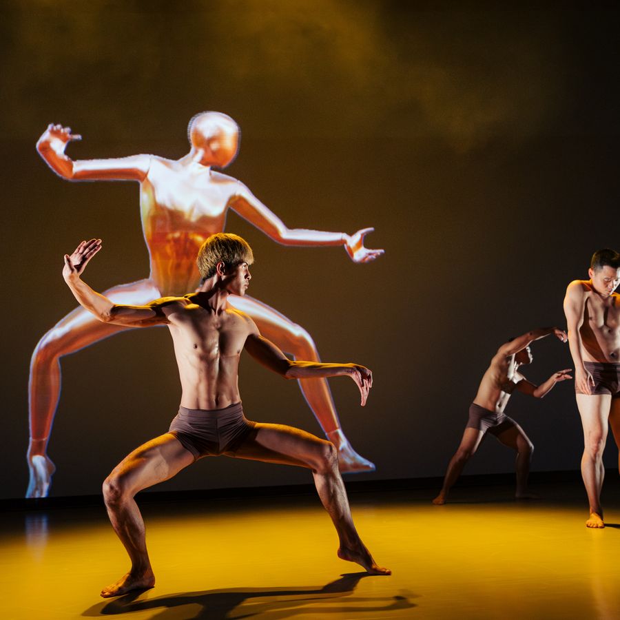 Cyber Subin (foto Lee Chia Yeh & Pichet Klunchun Dance Company)