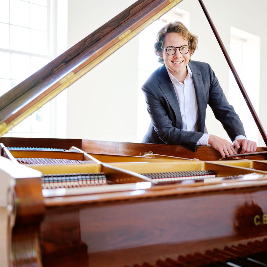 Hannes Minnaar (photo Lars van den Brink)