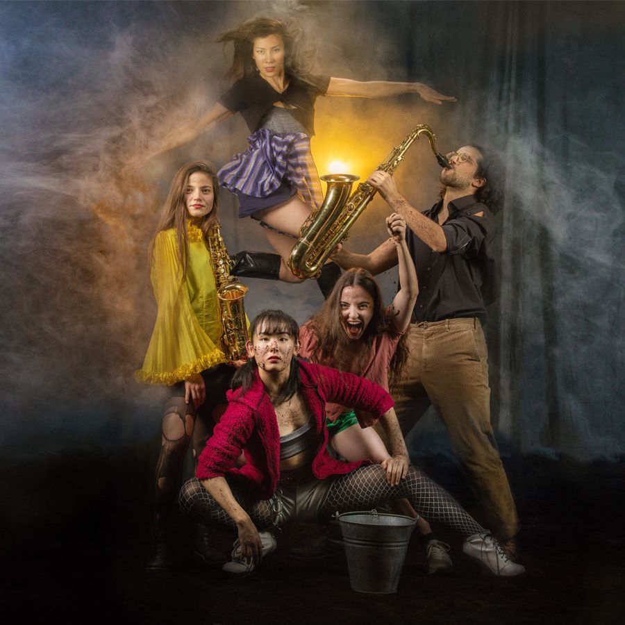 AYA - Wild (foto Richard Beukelaar)