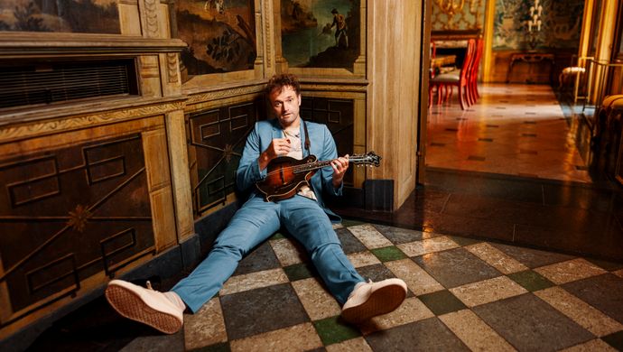 Chris Thile 2025 (photo Josh Goleman)