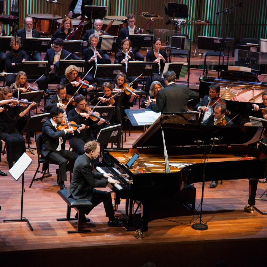 Ralph van Raat + Noord Nederlands Orkest (foto Francoise Bolechowski)