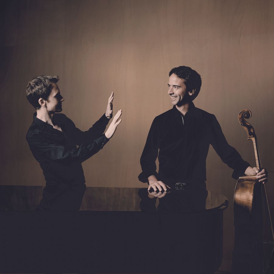 Alexandre Tharaud & Jean-Guihen Queyras (foto Marco Borggreve - Warner Classics)