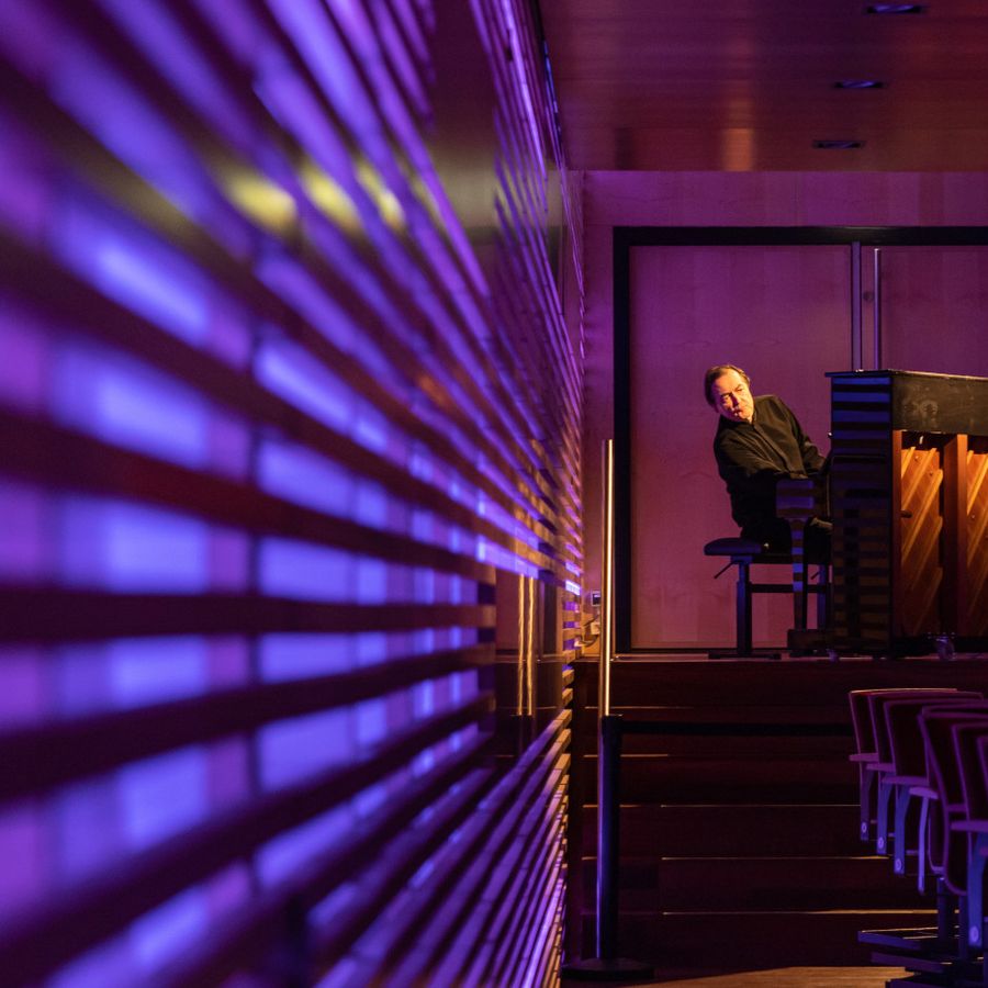 Pierre-Laurent Aimard tijdens het Kurtág Festival in het Muziekgebouw (foto Marieke Wijntjes)