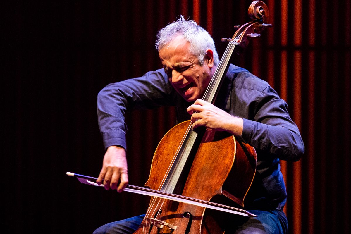Giovanni Sollima (©Ronald Knapp)