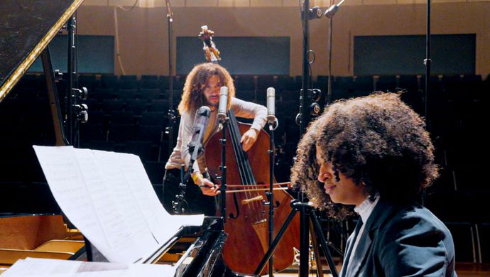 James Oesi en Djuwa Mroivili