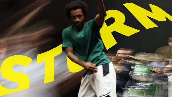 Storm (©Ramdath Mos en Mar Fu Qi)