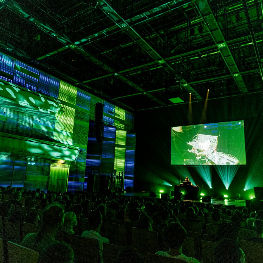 Dekmantel Festival aan ‘t IJ  (foto Tim Buiting)