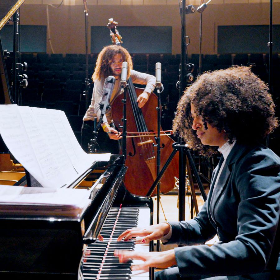 James Oesi en Djuwa Mroivili