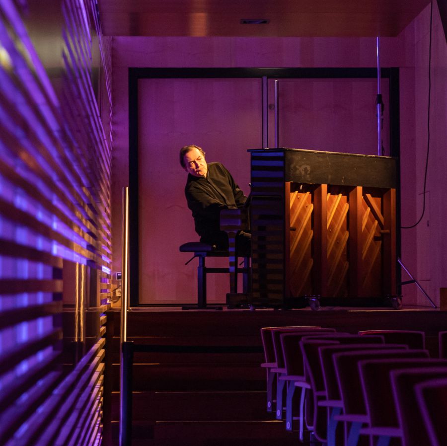 Pierre-Laurent Aimard tijdens het Kurtág Festival in het Muziekgebouw (foto Marieke Wijntjes)