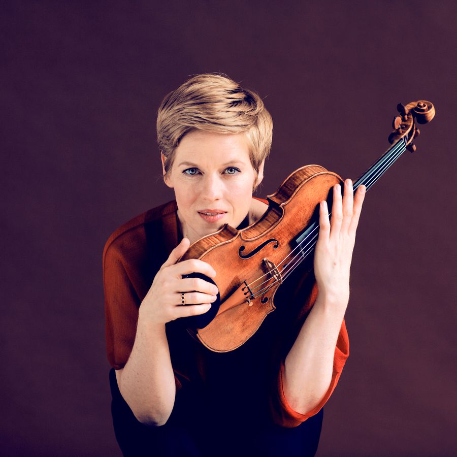Isabelle Faust (foto Felix Broede)