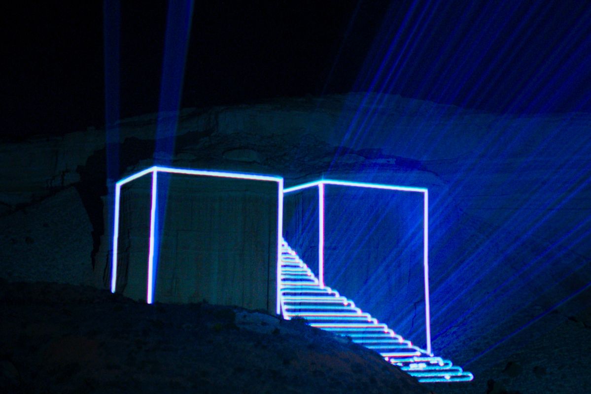 Sirat electronic stairs