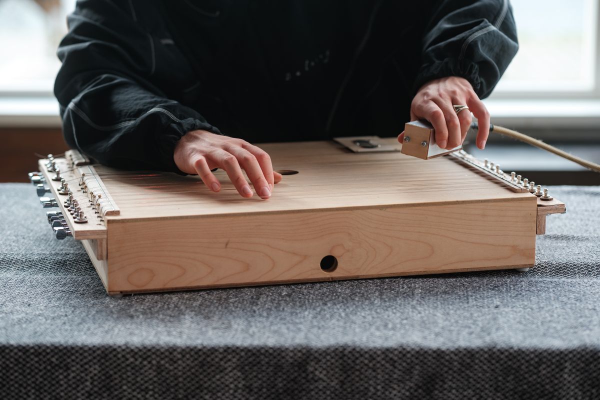 Eensnarig instrument ontworpen door Aart Strootman (© Alex Heuvink)