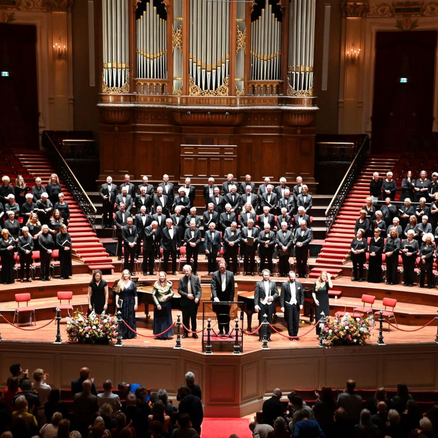Het Amsterdams Gemengd Koor (foto P. van Straaten)