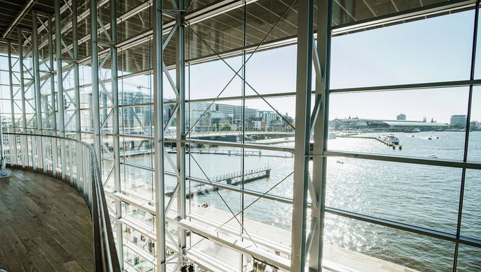 Foyerdecks (photo Thiemi Higashi)