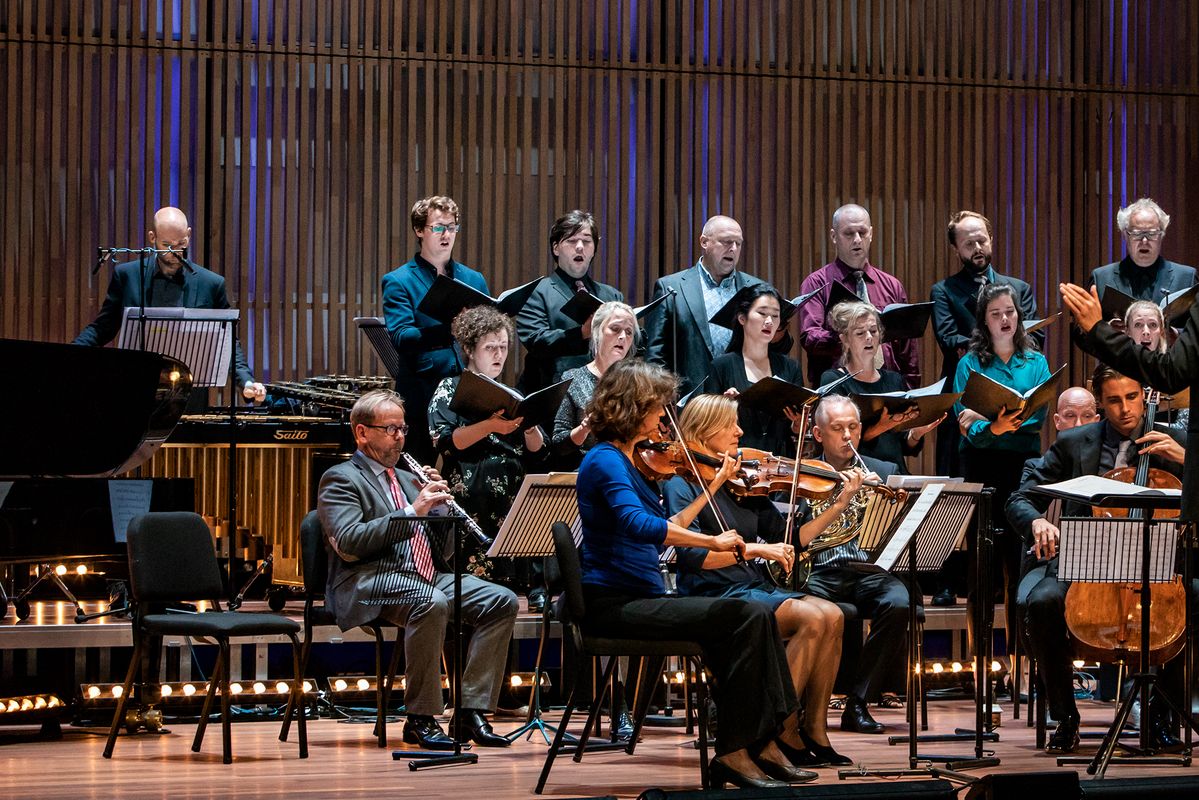Uitvoering Touch the Cloud van Valery Voronov door Asko|Schönberg en Nederlands Kamerkoor tijdens Reinbert 80 (foto: Ada Nieuwendijk)