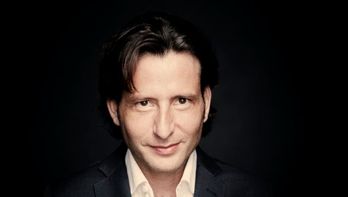 Gustavo Gimeno (foto Marco Borggreve)