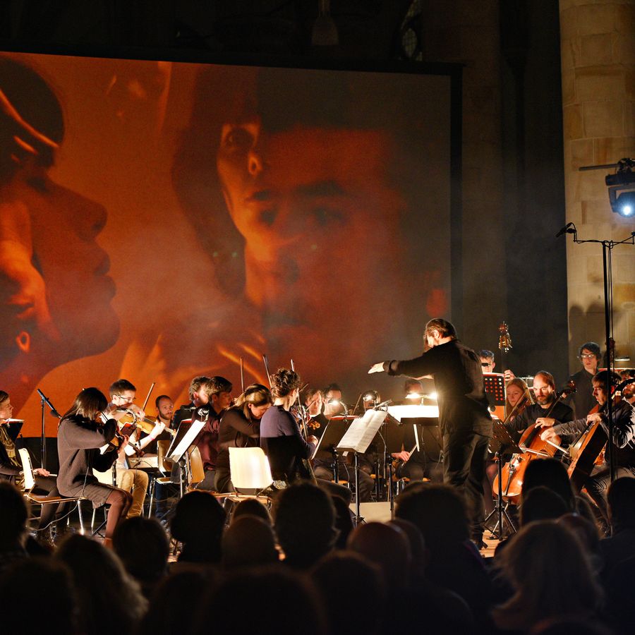 s t a r g a z e speelt Under the Skin