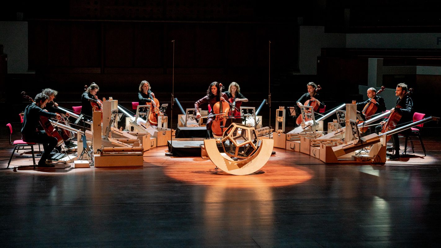 Cello Octet Amsterdam + Maya Fridman (foto Paul Janssen)
