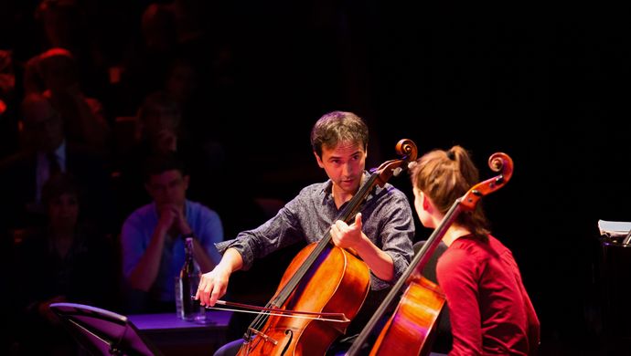 Jean-Guihen Queyra (Photo Ronald Knapp)