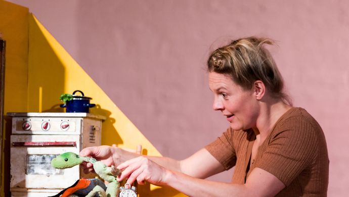 De Witte Pomp - De Koning Bakt een Huis