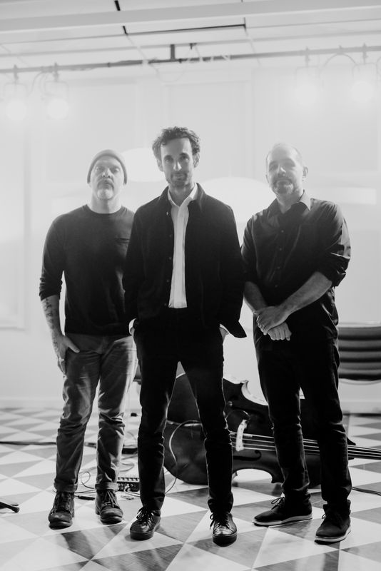 Julian Lage Trio (foto Noah Torralba)