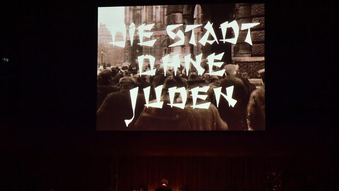 Die Stadt ohne Juden (foto: Mark Allan, Barbican Centre)