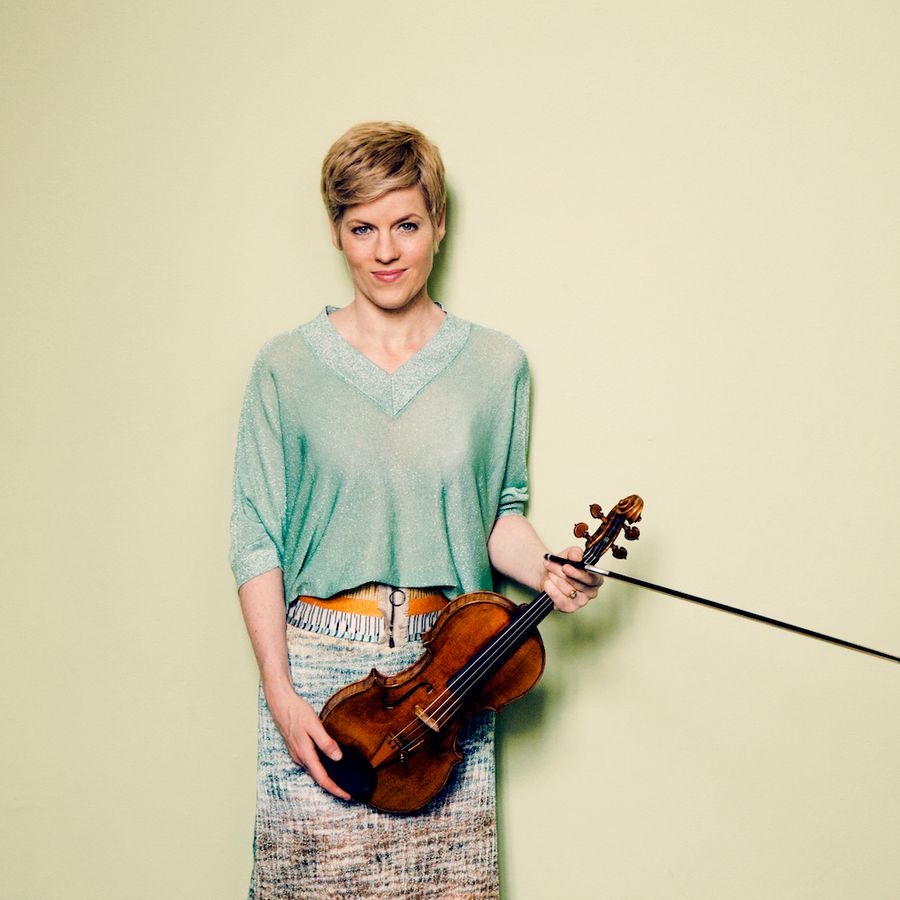 Isabelle Faust (foto Felix Broede)